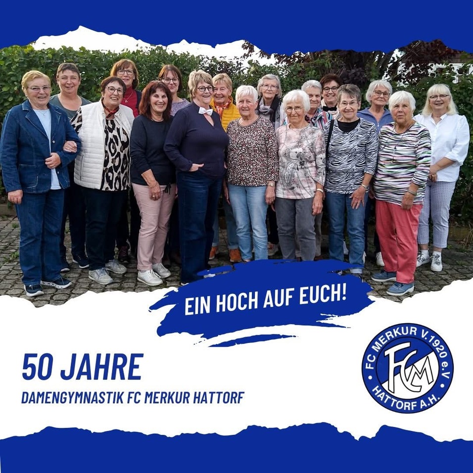 Gruppenfoto von Frauen des FC Merkur Hattorf, die das 50-j&auml;hrige Bestehen der Damengymnastik feiern.