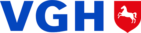Logo der VGH Versicherung mit blauem Schriftzug und rotem Wappen mit einem wei&szlig;en Pferd.